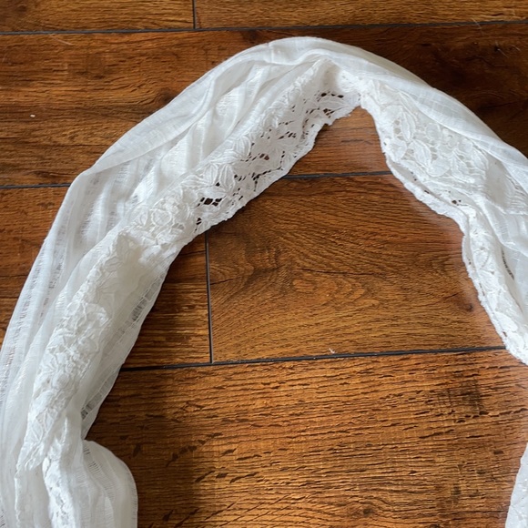 Lace detail infinity scarf - Picture 4 of 4